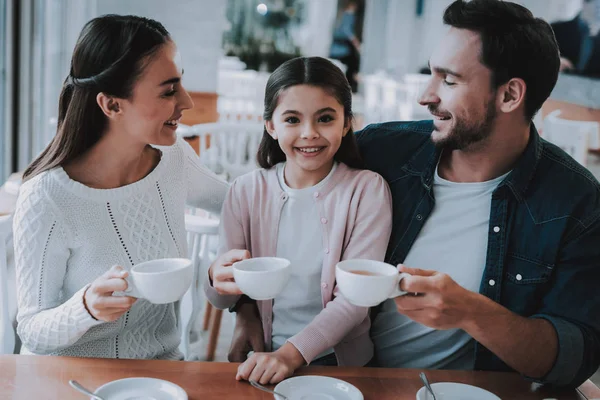 Fericit Împreună Timpul Ceaiului Happy Doughter Mamă Tată Fiică Prăjitură — Fotografie, imagine de stoc