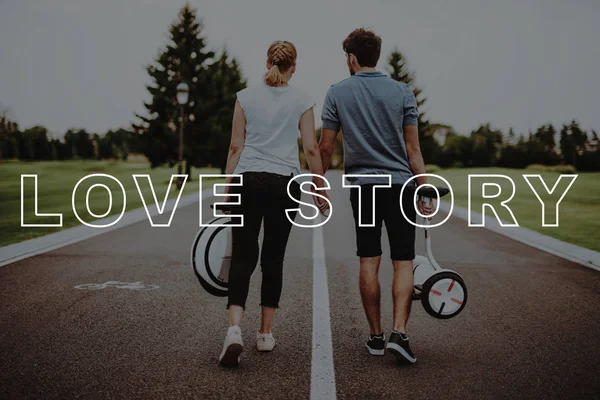 Relaciones Románticas Jóvenes Giroboard Monóculo Gente Sonriente Historia Amor Sostén — Foto de Stock