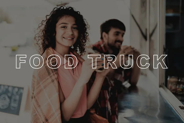 Young Couple Wrapped Plaids Food Truck Coffee Having Dinner Together — Stock Photo, Image