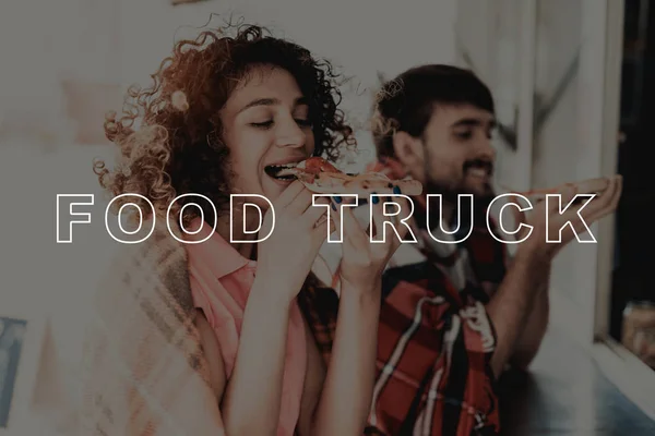 Young Couple Wrapped Plaids Food Truck Eating Making Order Two — Stock Photo, Image