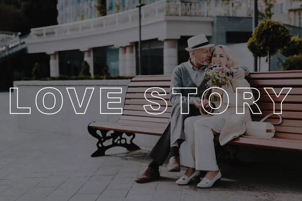 Estou Feliz Por Isso Homem Idoso Relacionamentos Borbulhantes Love Story — Fotografia de Stock