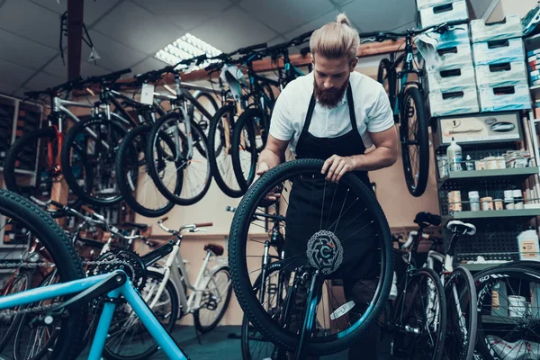 Young Mechanic Repairs Bicycle Bike Workshop Portrait Bearded Man Wearing — Stock Photo, Image