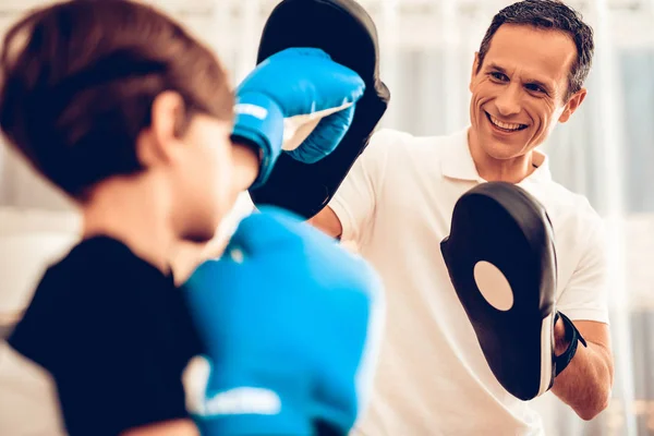 Boy Boxer Father Son Boxing Sport Home Warm Quarter Tablet — Stock Photo, Image