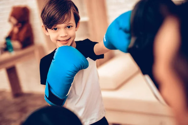Pojke Boxare Far Och Son Boxning Sporten Hemmaplan Värma Upp — Stockfoto