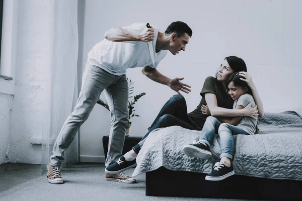 Mom Protects Girl Threating Dad Knife Father Screams Woman Who — Stock Photo, Image