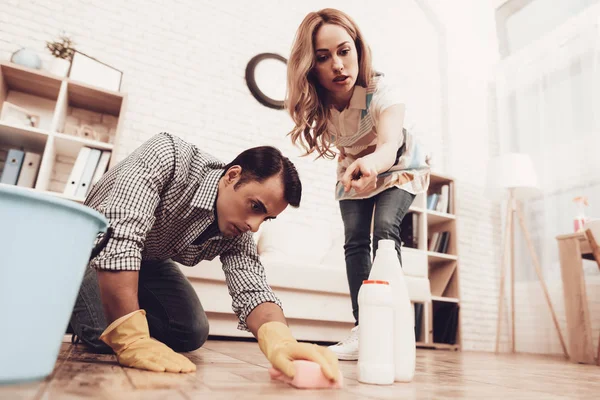 Man Woman Apartment Man Cleans Room Man Vacuum Cleaner Male — Stock Photo, Image