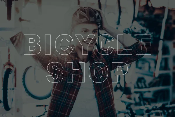 Bicycle Shop Customer Choosing Helmet His Bike Buyer Wearing Helmet — Stock Photo, Image