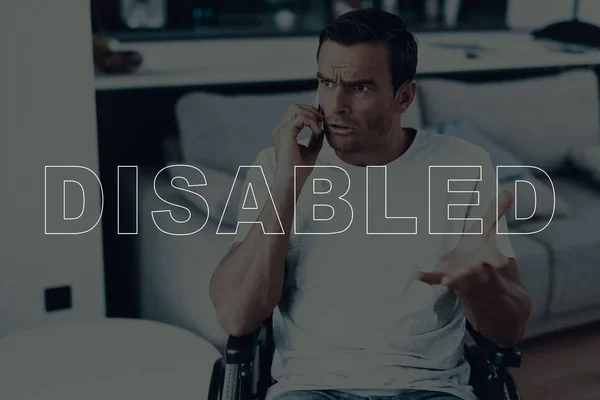 Hombre Discapacitado Silla Ruedas Hombre Hablando Por Teléfono Móvil Man — Foto de Stock