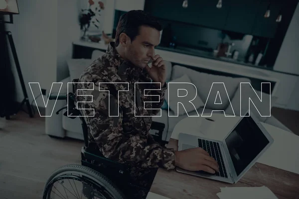 Військові Ветеран Інвалідів Людині Інвалідному Візку Людина Сидить Столом Людина — стокове фото