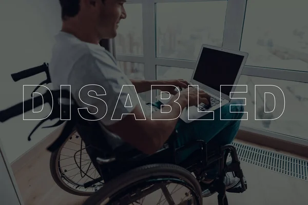 Homem Deficiente Numa Cadeira Rodas Homem Sentado Frente Janela Janela — Fotografia de Stock