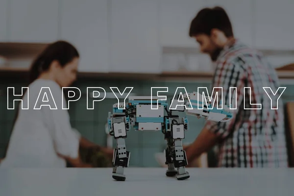 Ocupado Cozinhar Concentrado Robô Tempo Lazer Projetando Robôs Feliz Casal — Fotografia de Stock