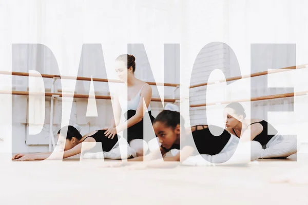 Lección Ballet Dance Studio Coach Little Flexible Girls Están Practicando — Foto de Stock