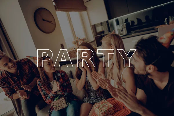 Group People Party Happy Birthday Party Honor Sit Couch Lively — Stock Photo, Image