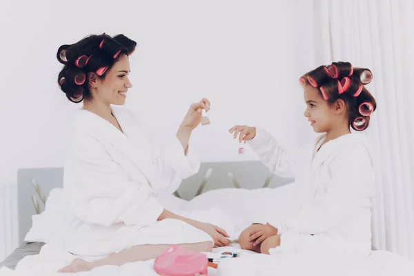 Family Sorria Juntos Mulher Jovem Sorriam Juntos Maquiagem Para Jovem — Fotografia de Stock