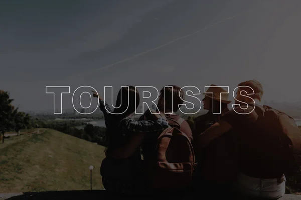 Young Tourists Look Down at Scenic Landscape. — Stock Photo, Image