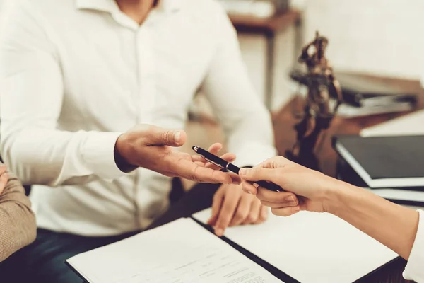 Young Couple Came Lawyer Divorce Concept Blame Each Other Broken — Stock Photo, Image