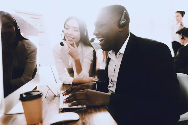 Equipe Gerentes Que Trabalham Moderno Call Center Gerente Com Computador — Fotografia de Stock