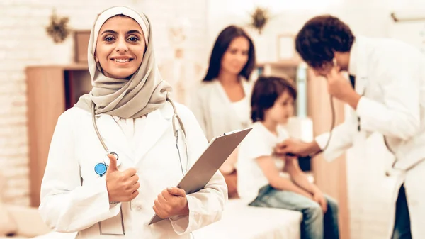 Portrait Smiling Arabic Doctor Pediatrician Confident Muslim Female Doctor Thumbs — Stock Photo, Image