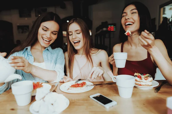 Jídlo Čaj Den Března Dnešní Ženy Mladí Smích Ženy Heppy — Stock fotografie