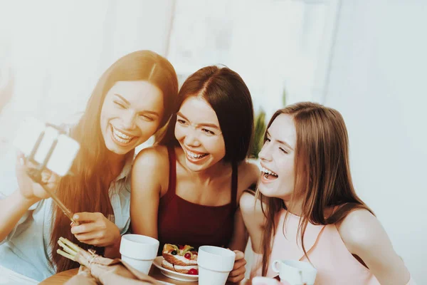 Frauen Lächeln Mit Tee Frauen Lächeln Junge Frau Spielen Glücklich — Stockfoto