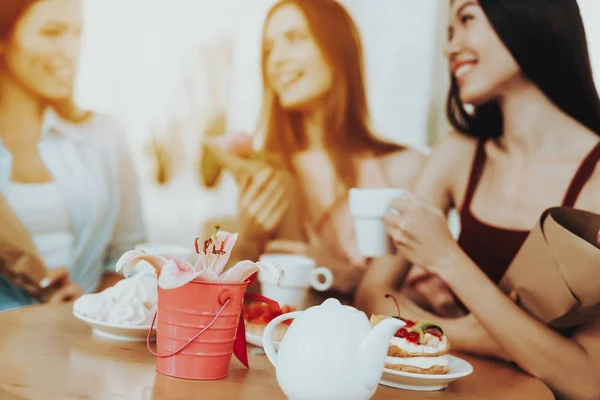 Mädchen Mit Caffe Feiern Fröhlichen Tag Frauentag Kleid Frische Und — Stockfoto