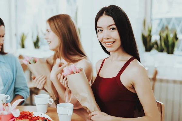 Meninas Bonitas Vestido Comemore Dia Feliz Março Woman Drinking Coffe — Fotografia de Stock