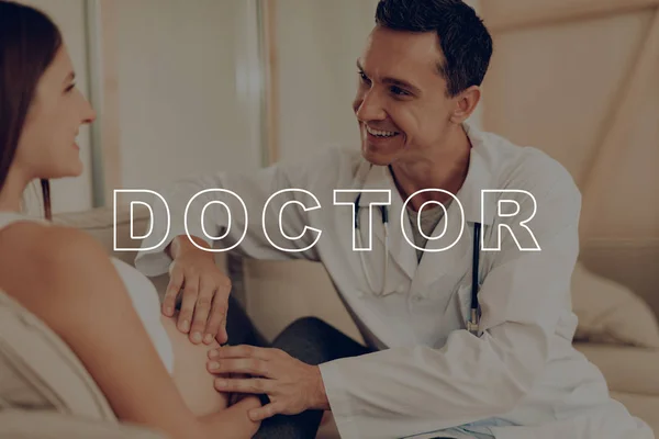 Dagelijkse Leven Expectant Moeder Dokter Gesondeerd Maag Buik Meisje Anticipatie — Stockfoto