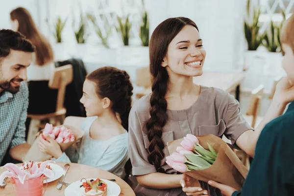 Familjen Och Bra Våren Mars Med Familj Mode Tid För — Stockfoto