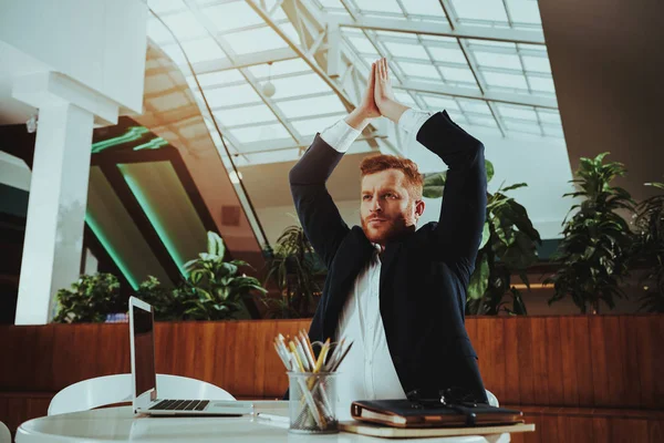 Estilo Vida Deportivo Salud Los Empresarios Práctica Yoga Empleado Practicando —  Fotos de Stock