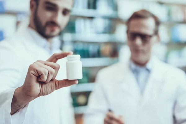 Two Pharmacists Working Pharmacists Caucasian Adult Man Young Guy Guy — Stock Photo, Image