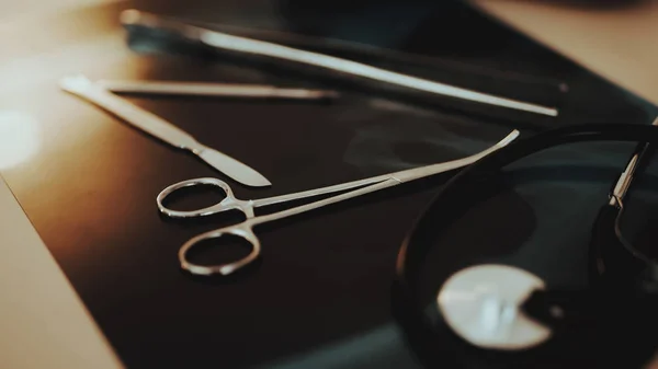 Nahaufnahme Medizinischer Instrumente Für Kosmetische Chirurgie Klinikkonzept Gesundheitsversorgung Medizinische Operationen — Stockfoto