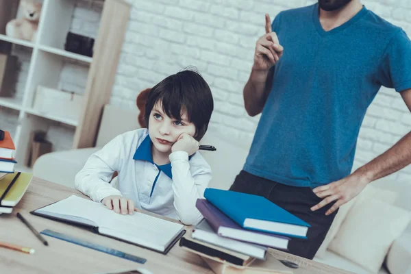 Hombre Pasa Tiempo Con Hijo Padre Del Niño Está Involucrado — Foto de Stock