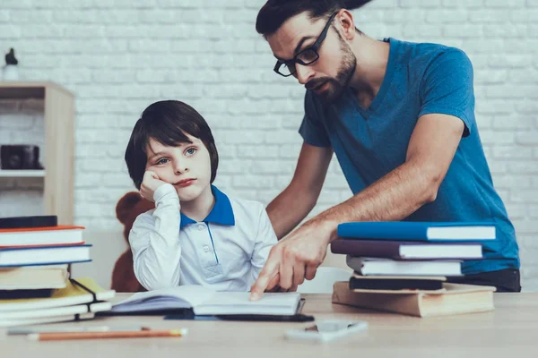 Hombre Pasa Tiempo Con Hijo Padre Del Niño Está Involucrado — Foto de Stock