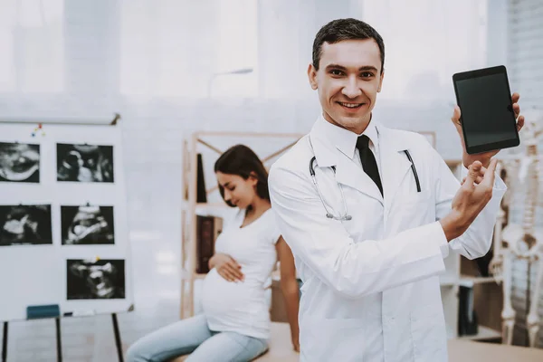 Schwangere beim Frauenarzt — Stockfoto