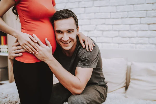 Husband Listening Belly His Wife Wife Pregnant Woman Husband Young — Stock Photo, Image