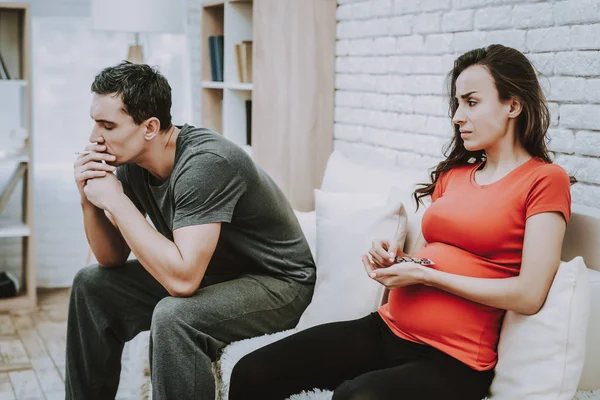 Echtpaar Heeft Een Conflict Vrouw Een Slecht Gevoel Vrouw Een — Stockfoto