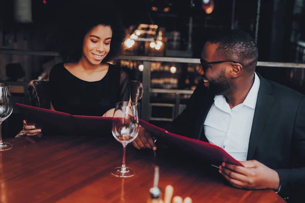 Casal Africano Americano Namoro Restaurante Casal Romântico Amor Namoro Homem — Fotografia de Stock