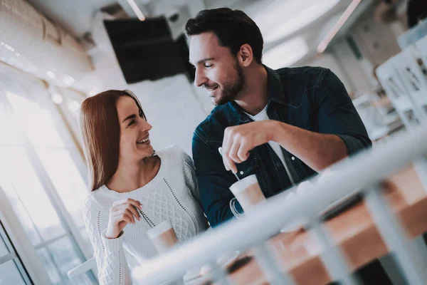 Pareja Descansando Café Pareja Hermosa Joven Mujer Persons Está Sentado — Foto de Stock