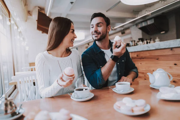 Paar Rusten Cafe Paar Mooie Jonge Man Vrouw Paar Gebak — Stockfoto