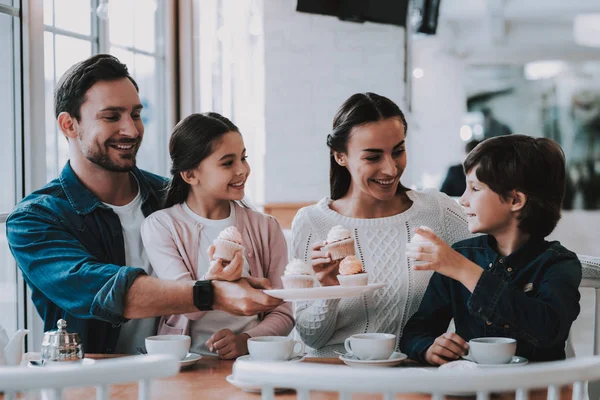 Aile Cafe Dinleniyor Anne Baba Kızı Oğlu Ailedir Yemek Kek — Stok fotoğraf