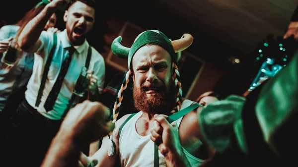 Deux Hommes Battent Pub Concept Saint Patrick Frappe Dans Visage — Photo