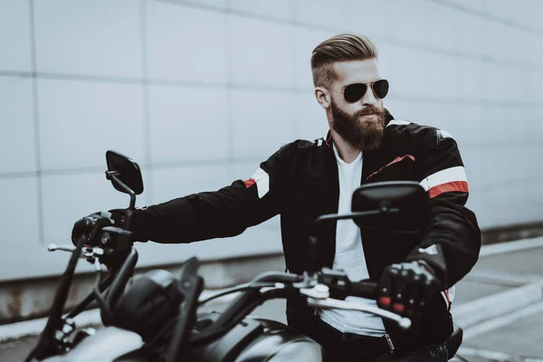 Man Leren Jas Zit Motorfiets Gaan Voor Een Ritje Mode — Stockfoto