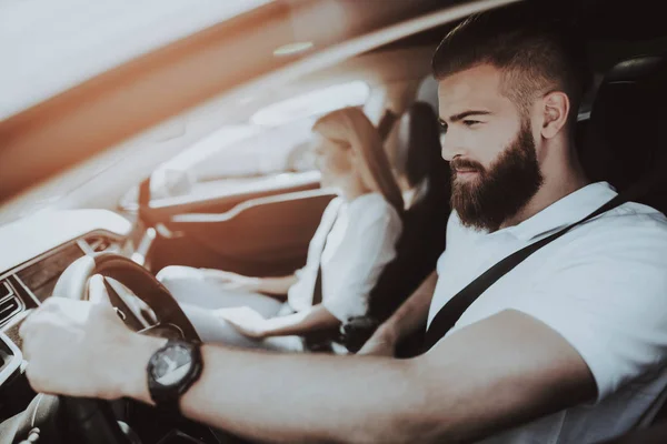 Man Wheel Tesla Car Girl Front Seat Innovation Technology New — Stock Photo, Image