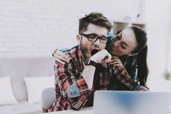 Casal Jovens Freelancers Trabalhando Casa Empresário Empresária Conceito Freelancing Trabalho — Fotografia de Stock