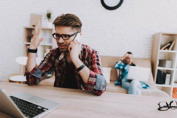 Casal Jovens Freelancers Trabalhando Casa Empresário Empresária Conceito Freelancing Trabalho — Fotografia de Stock