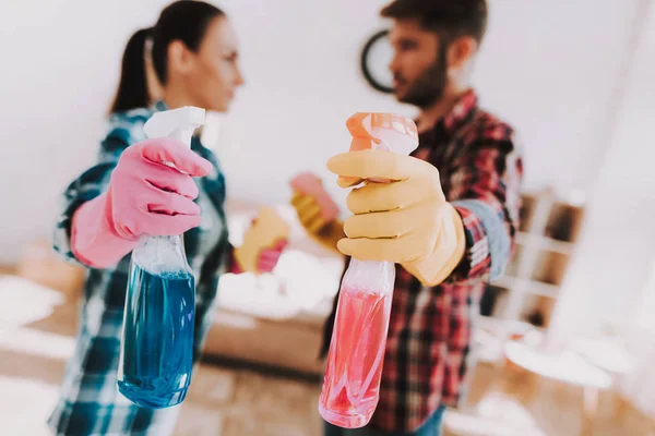 Young Couple in Checkered Shirts Cleaning Room. — Stock Photo, Image