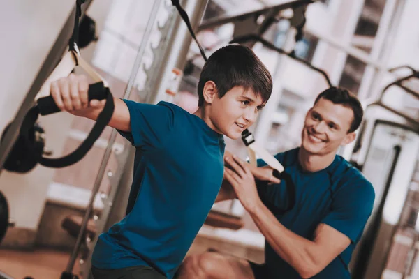 Young Father Son Doing Exercises Sport Club Inglés Concepto Estilo — Foto de Stock