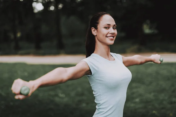 Mujer Joven Ropa Deportiva Haciendo Yoga Parque Concepto Deporte Salud —  Fotos de Stock