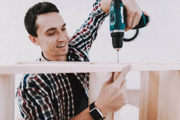 Young Man Assembling Wooden Bookshelf Home Wooden Bookcase Selfmade Furniture — Stock Photo, Image