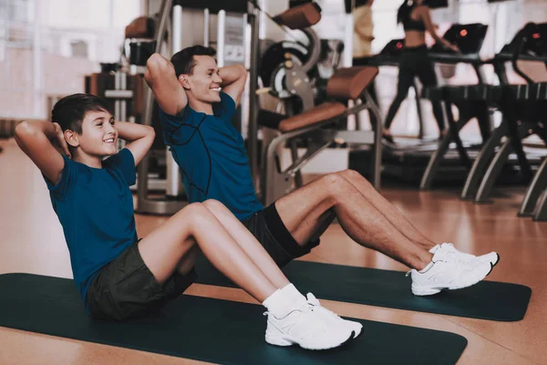 Young Father Son Doing Exercises Sport Club Inglés Concepto Estilo — Foto de Stock